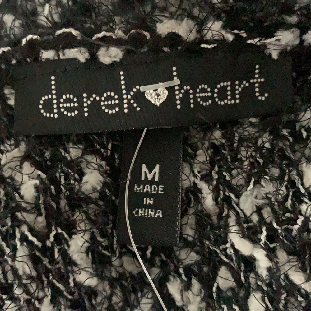 Derek Heart woman’s V neck sweater. Size medium - Picture 5 of 5